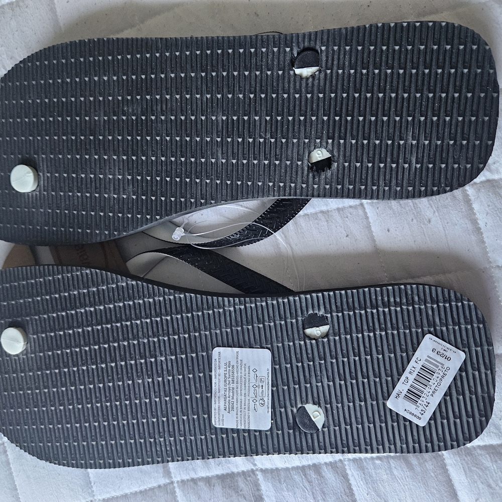 Havaianas Black Flip Flops - Picture 3 of 3